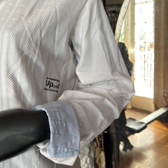 White button down with top stitching and patches - Picture 2 of 10